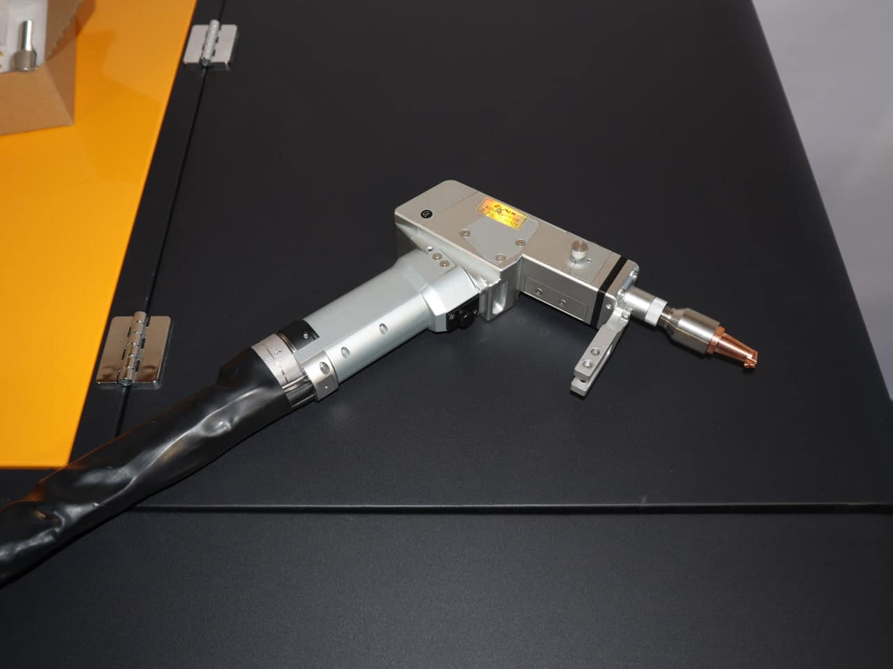 1500W 3in1 ULTRAKOMPAKT MULTIFUNKCIONÁLIS MUNKAÁLLOMÁS - LÉZERHEGESZTŐ LÉZERTISZTÍTÓ LÉZERVÁGÓ - Image 2